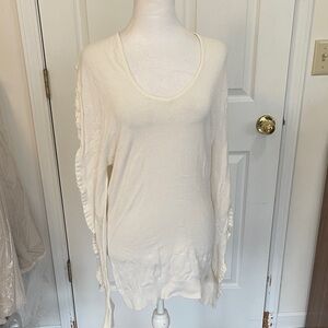 Cyrus Cream Women's Sweater with details on the sleeves EUC